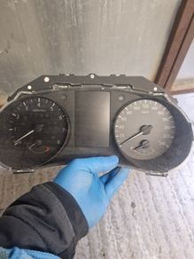 2015 Nissan Qashqai Clocks and Switchgear.