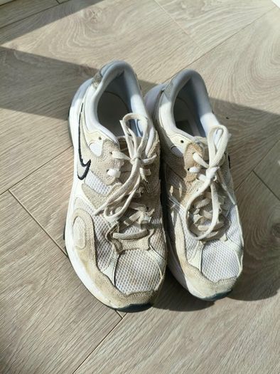 Nike trainers - beige and white - size UK 5