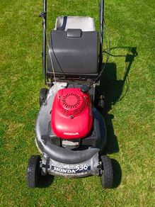 Honda HRD 536 C Hydrostatic self drive roller lawnmower with 23 inch aluminium deck,in excellent working condition.