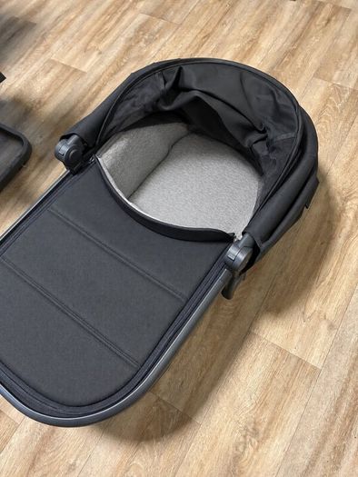 UPPAbaby Vista V2 with extras - black