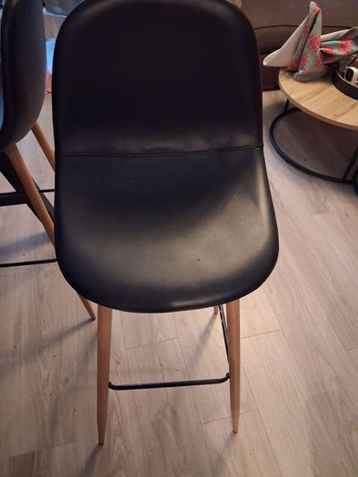 Dining table and 4 chairs