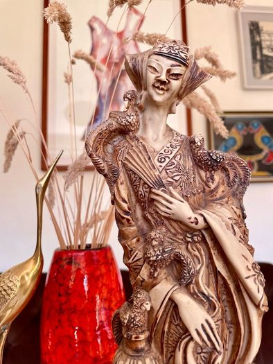 Vintage Oriental Resin Sculptured Figures Traditional Attire 1970s