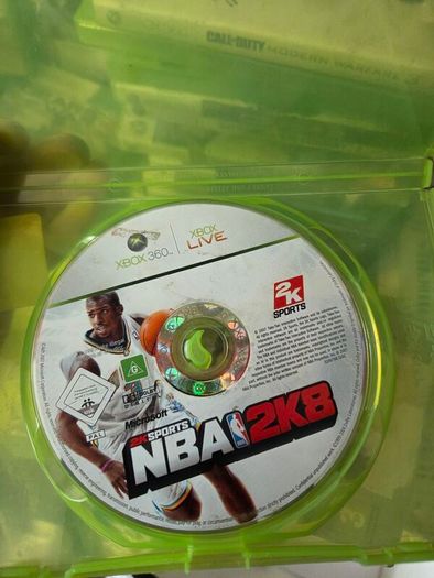 Xbox 360, 3 Controllers, 58 Games