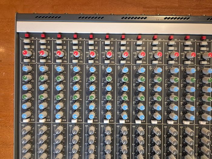 Allen & Heath GL2200 24-Channel Mixer in Flight Case