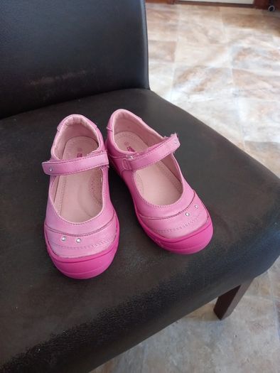 Pink girl's runners, size 30