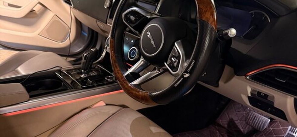 Jaguar XE 2.0D Chequered Flag 4DR AUT, 2020