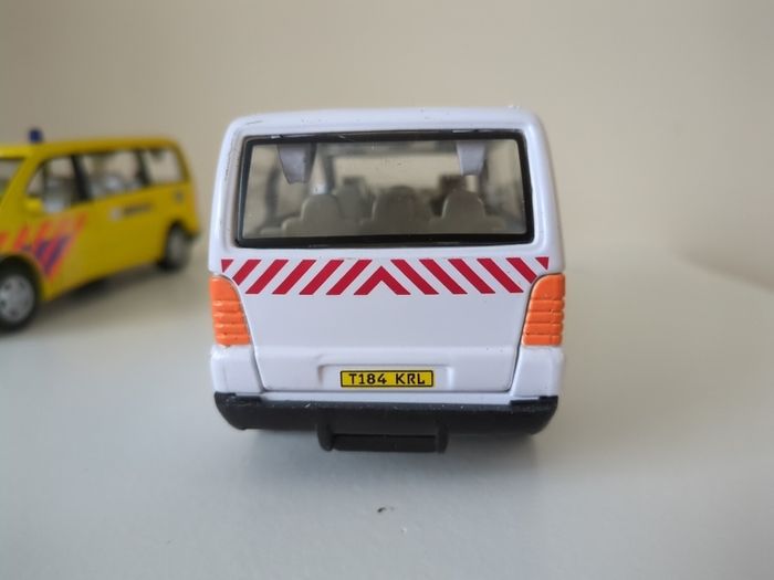 Condition 1:43 Die-Cast Models - Mercedes Vito Ambulance & Police Van