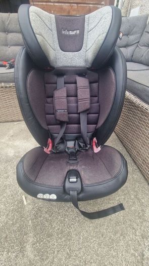 Infant car seat with ISO-fix base