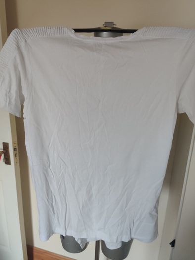 The Red Bridge Company white t-shirt with zip Unisex size M Postage included