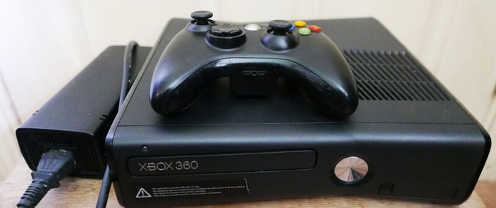 Xbox360 slim 250GB +1Pad