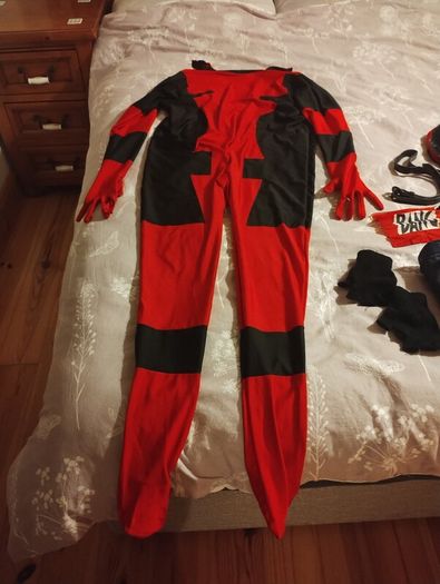 Deadpool morph costume and extras