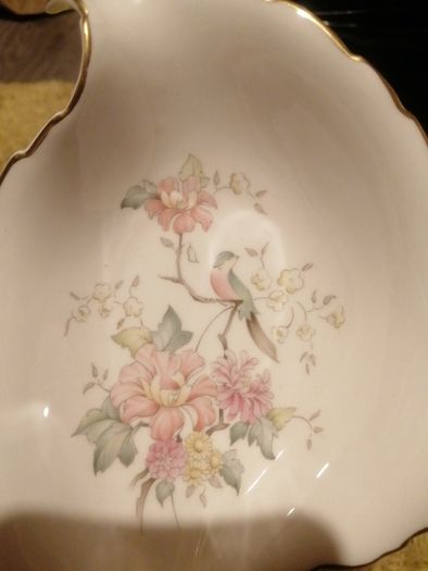 beautiful vintage leaf design trinket dish from Royal doulton