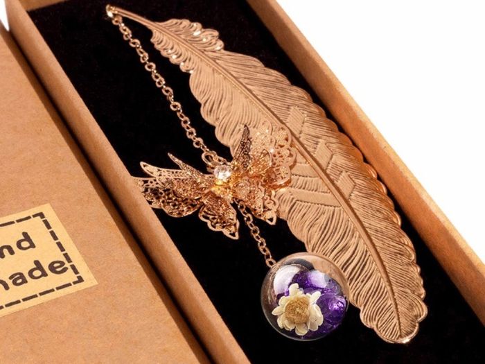 Toirxarn Metal Feather Bookmark Xmas Gift Christmas Present for Women Mum Ladies Her Girl Grandma Teacher Sister Wife MULTIPLE COLOURS AVAILABLE (FREE POSTAGE)