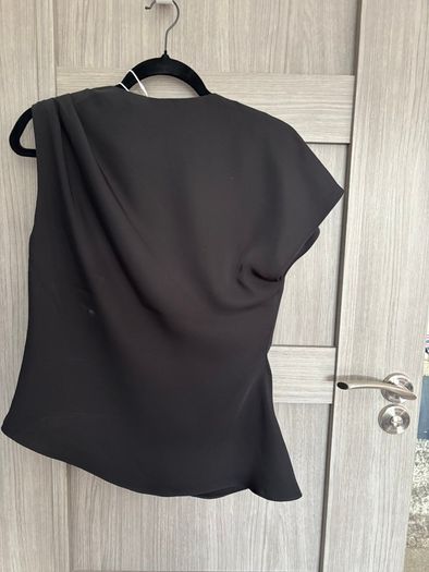 Stylish Black Ladies Top (BNWT)