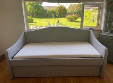 trundel bed