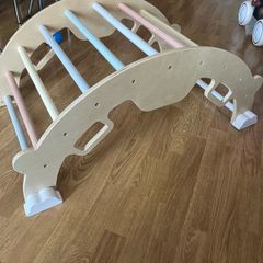 Wooden climbing arch