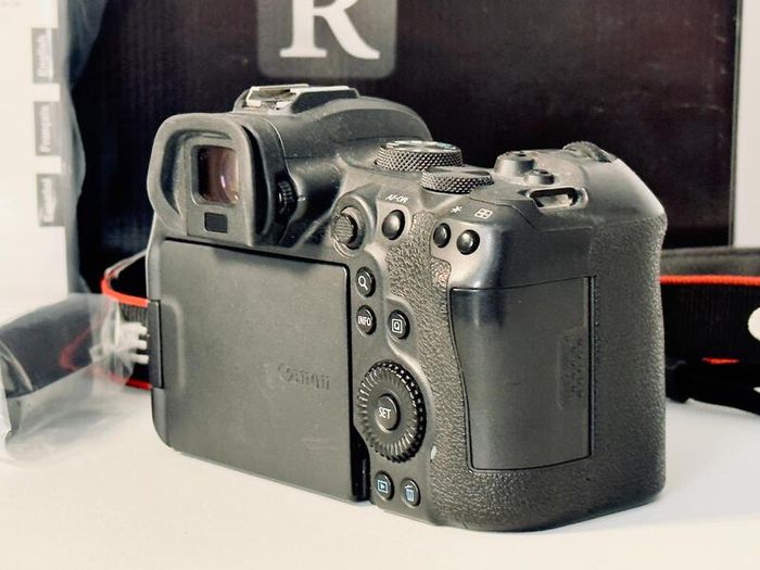 Canon EOS R6 Full-Frame Mirrorless Camera Body Only - Great Condition