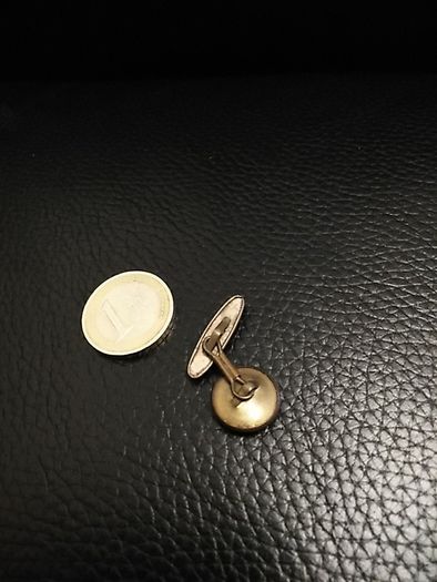 Vintage closure? cufflink?
