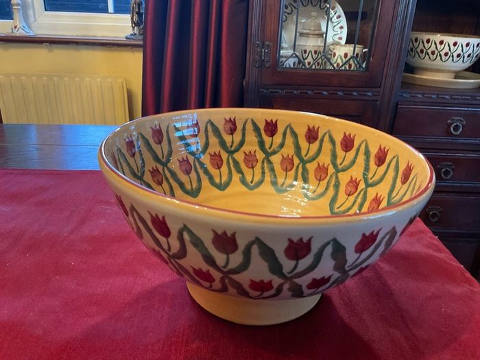 Nicholas Mosse Red Tulip vintage 9 inch diameter bowl