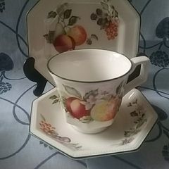 Eighteen Piece Fresh Fruit Teaset