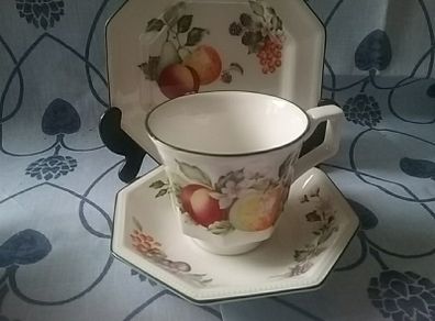 Eighteen Piece Fresh Fruit Teaset