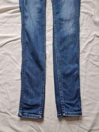 Tommy hilfiger Sophie slim mid jeans size 27/34  zip fly in excellent condition