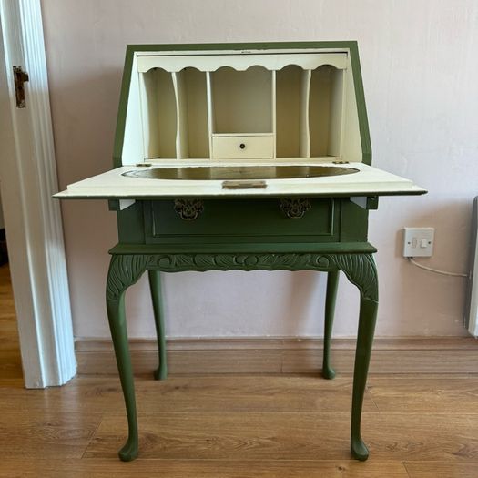 Vintage Bureau