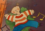 Sinead ag Damhsa  Irish book (990)