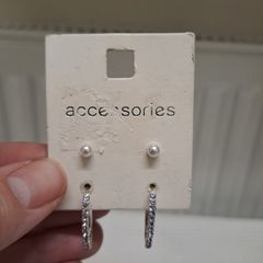 Pearl and sparkly Earrings