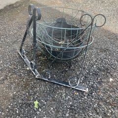 Hanging Baskets & Brackets x2