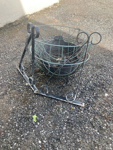 Hanging Baskets & Brackets x2