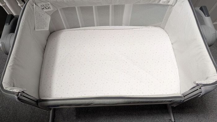 Chicco Next-to-me (with fitted sheets)
