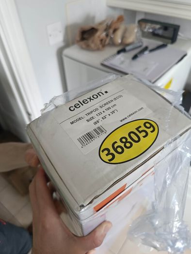 celexon tripod screen  (ECO) NEW