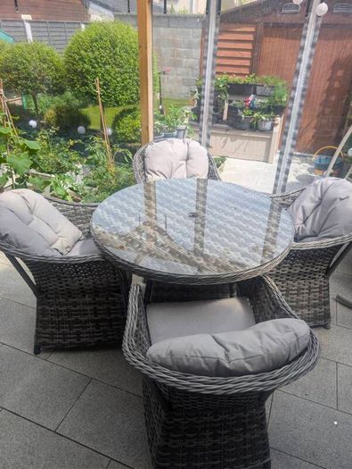 Florida outdoor dining set