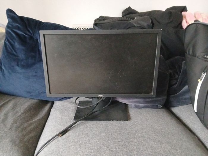 Dell Monitor 21.5 inch Full HD LCD