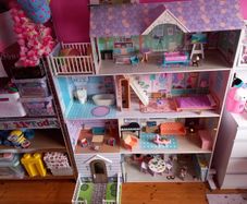 Lillies Dolls house with all accessories