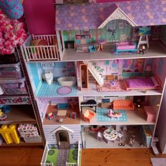 Lillies Dolls house with all accessories