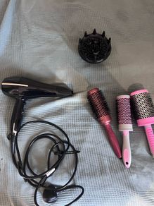 Hair Dryer  3 Round Brushes & Diffuser Attachment  Great Condition