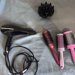 Hair Dryer  3 Round Brushes & Diffuser Attachment  Great Condition
