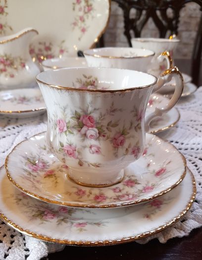 Paragon "Victorian Rose " tea set