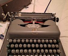 1940s Imperial Good Companion 3 Typewriter