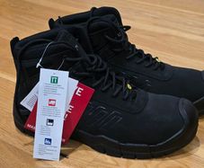 Mascot Trivor safety boots size 9. BRAND NEW WITH TAGS, BOXED