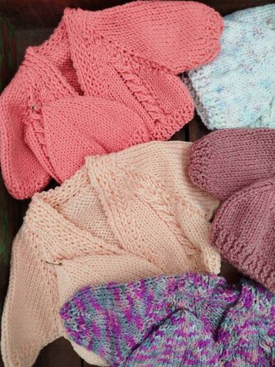 5 x Handknit cardigans and hats