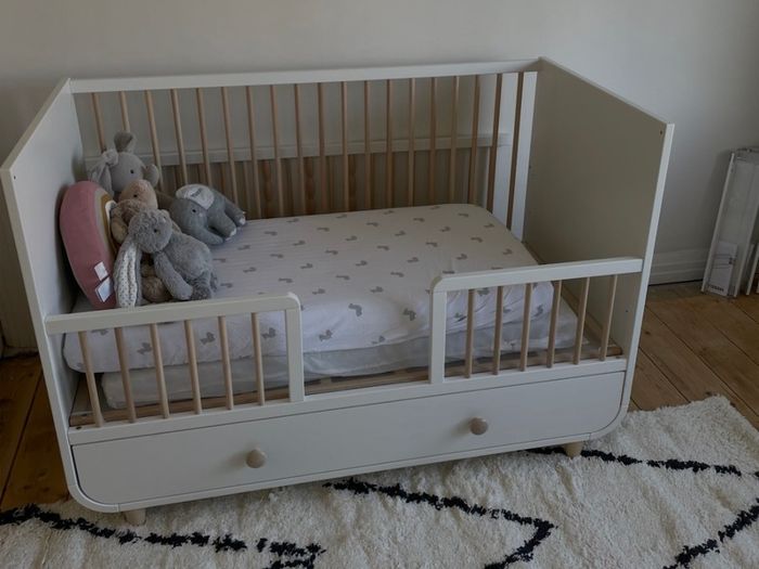 IKEA MYLLRA Cot with large drawer in white - Excellent Condition