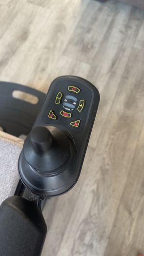 electric wheelchair quirumed