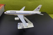 Eurowings 1:200 scale model airplane, Airbus A319 aircraft in old colors, made by Wooster, NEW