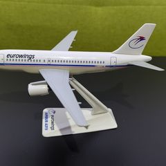 Eurowings 1:200 scale model airplane, Airbus A319 aircraft in old colors, made by Wooster, NEW