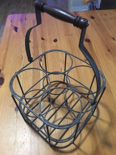Four-Bottle Metal Wine Holder