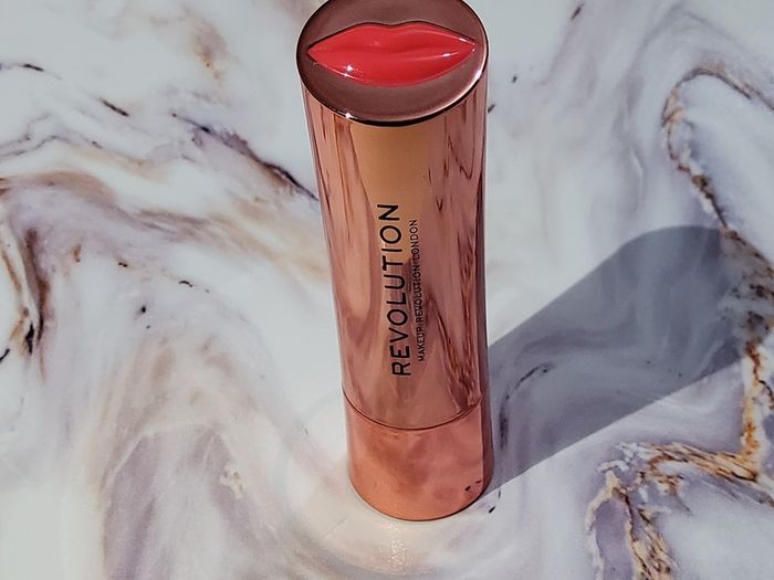 Revolution Lipstick - Decadence - New