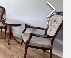 Vintage Style Round table & 2 chairs